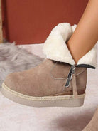 Warme-Stiefeletten-mit-weichem-Kunstfellfutter,-seitlichem-Reißverschluss-und-rustikalem-Design,-perfekt-für-einen-bequemen-Winter-Look.