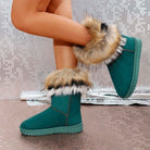 Warme-Winterstiefeletten-mit-dickem-Kunstfellkragen-und-weichem-Innenfutter,-ideal-für-einen-stilvollen-und-komfortablen-Winterlook.