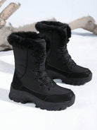 Winterstiefel-mit-flauschigem-Fellkragen-und-robuster-Sohle,-ideal-für-schneereiches-Wetter-und-Wärme.