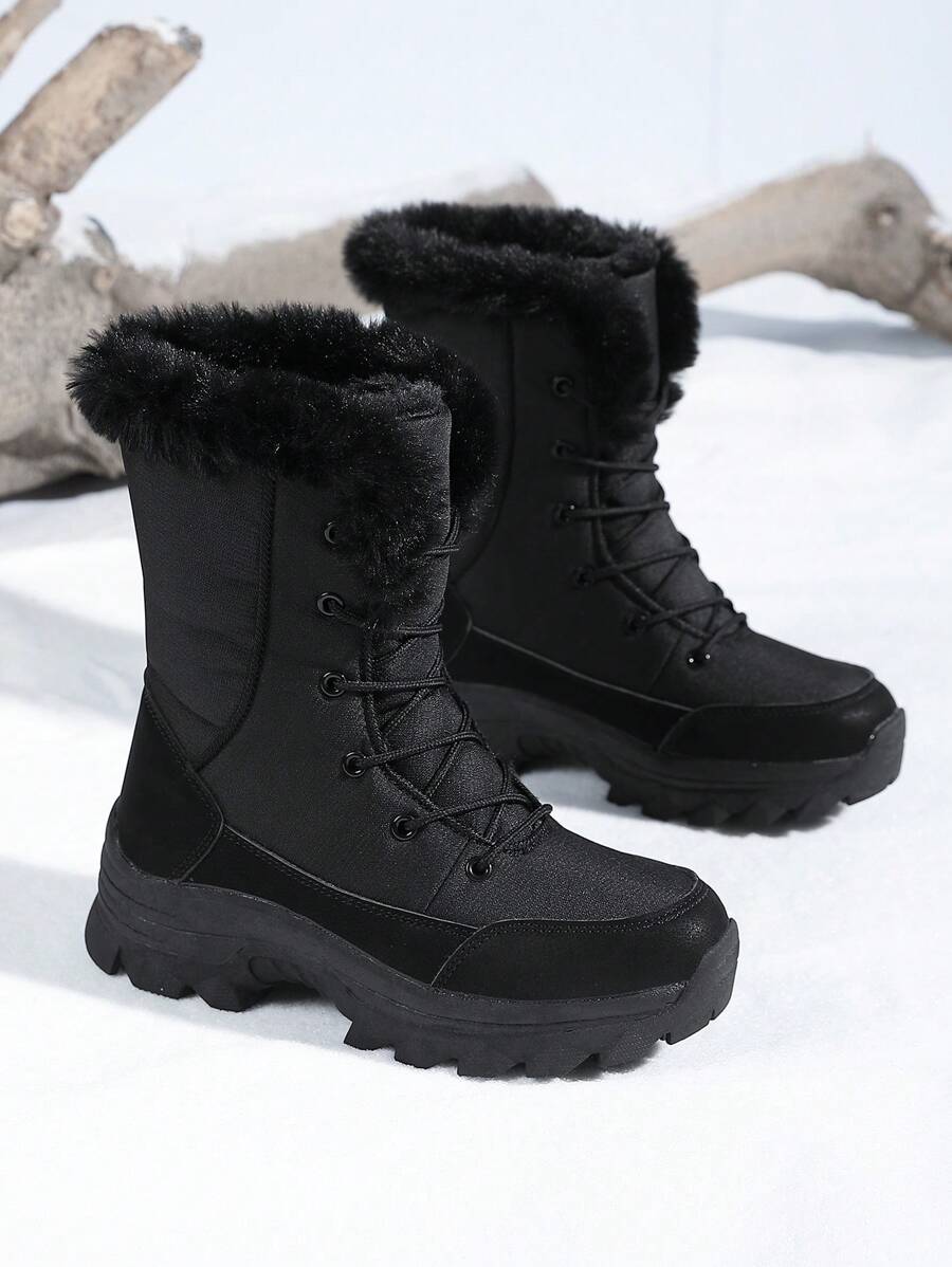 Winterstiefel-mit-flauschigem-Fellkragen-und-robuster-Sohle,-ideal-für-schneereiches-Wetter-und-Wärme.