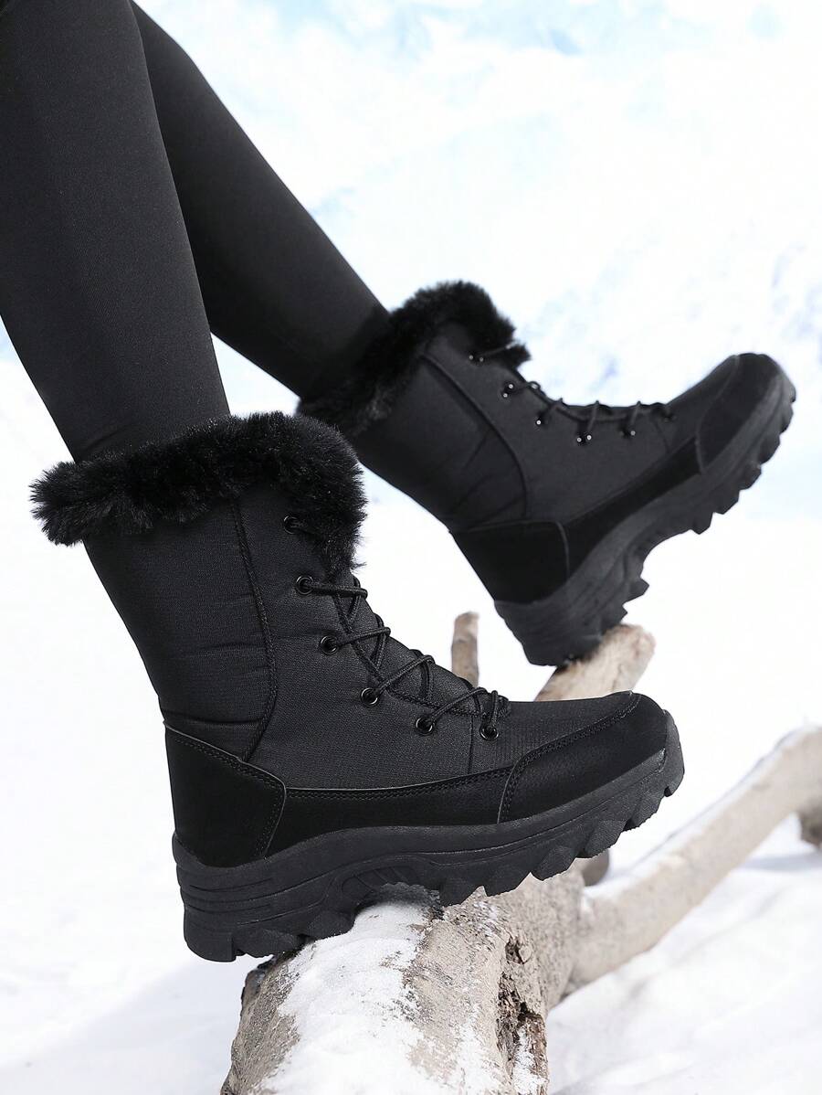 Winterstiefel-mit-flauschigem-Fellkragen-und-robuster-Sohle,-ideal-für-schneereiches-Wetter-und-Wärme.
