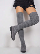 Knielange-Winterstiefel-mit-strickähnlichem-Schaft-und-rutschfester-Sohle,-ideal-für-einen-wärmenden-und-stylischen-Winterlook.