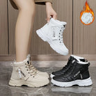 Warme-Winterboots-mit-Schnürung-und-weichem-Innenfutter,-ideal-für-kalte-Tage-und-urbanen-Stil