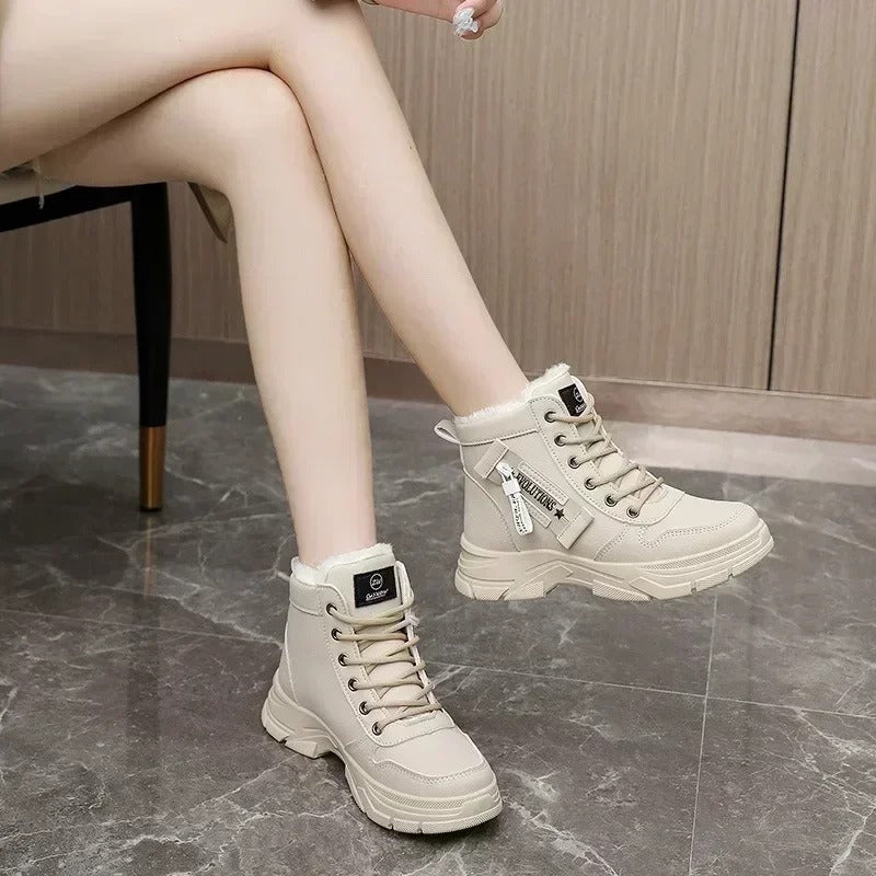 Warme-Winterboots-mit-Schnürung-und-weichem-Innenfutter,-ideal-für-kalte-Tage-und-urbanen-Stil