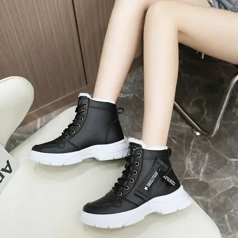 Warme-Winterboots-mit-Schnürung-und-weichem-Innenfutter,-ideal-für-kalte-Tage-und-urbanen-Stil