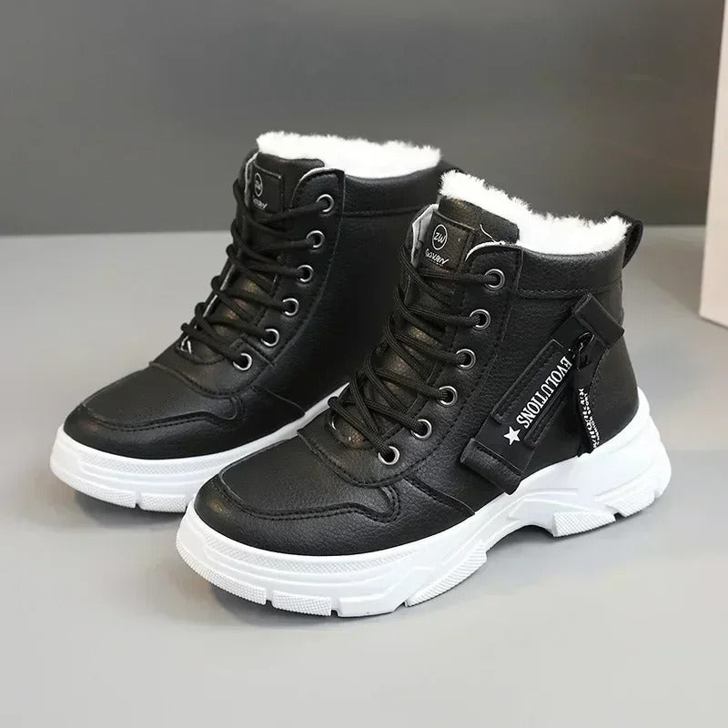 Warme-Winterboots-mit-Schnürung-und-weichem-Innenfutter,-ideal-für-kalte-Tage-und-urbanen-Stil