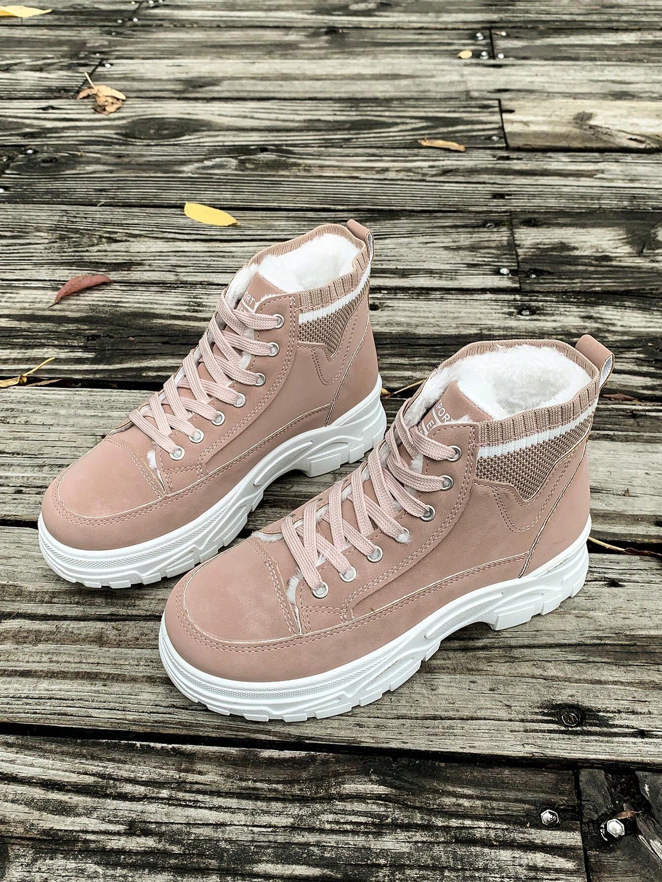 Modische-Winter-Sneaker-mit-weichem-Fellfutter-und-dicker-Sohle,-perfekt-für-einen-trendigen-und-warmen-Winterlook.