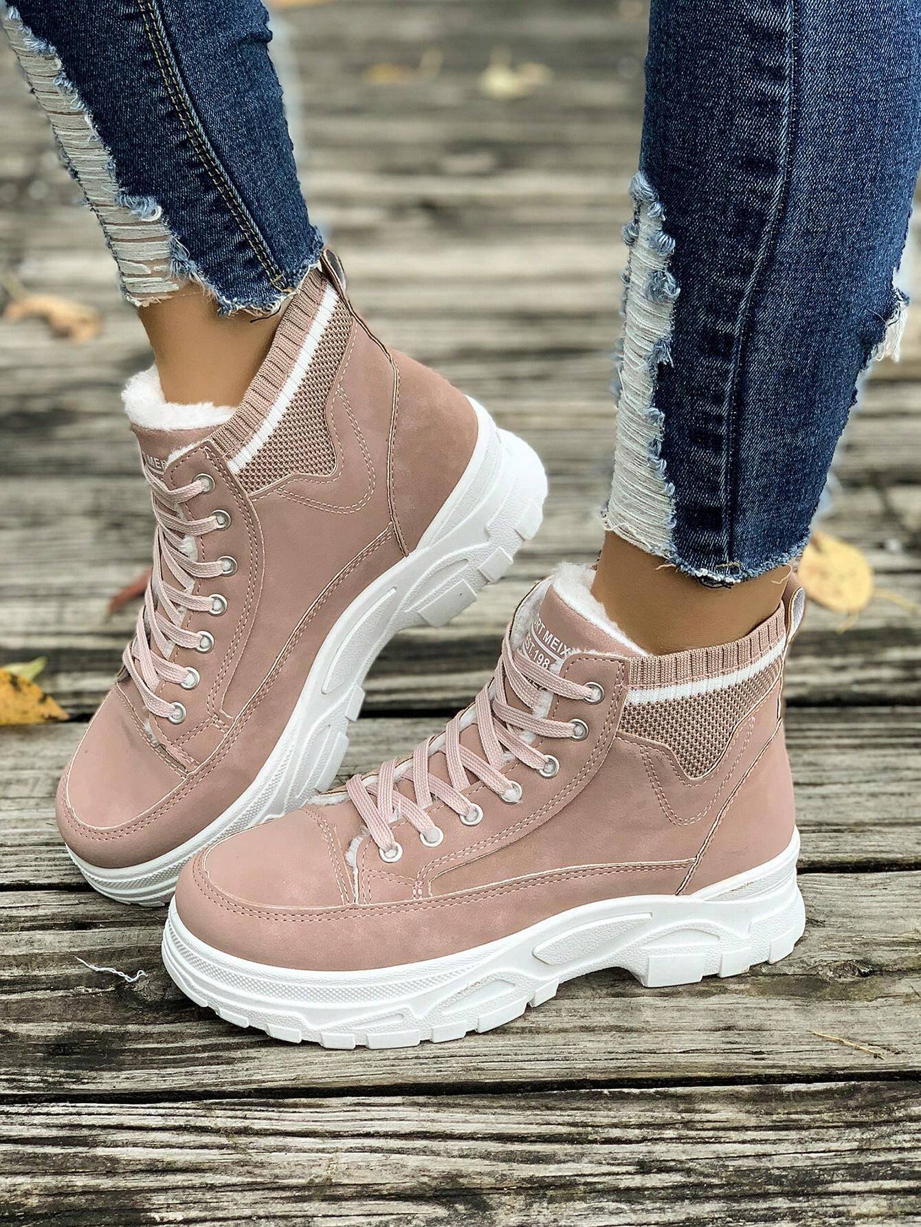 Modische-Winter-Sneaker-mit-weichem-Fellfutter-und-dicker-Sohle,-perfekt-für-einen-trendigen-und-warmen-Winterlook.