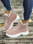 Modische-Winter-Sneaker-mit-weichem-Fellfutter-und-dicker-Sohle,-perfekt-für-einen-trendigen-und-warmen-Winterlook.