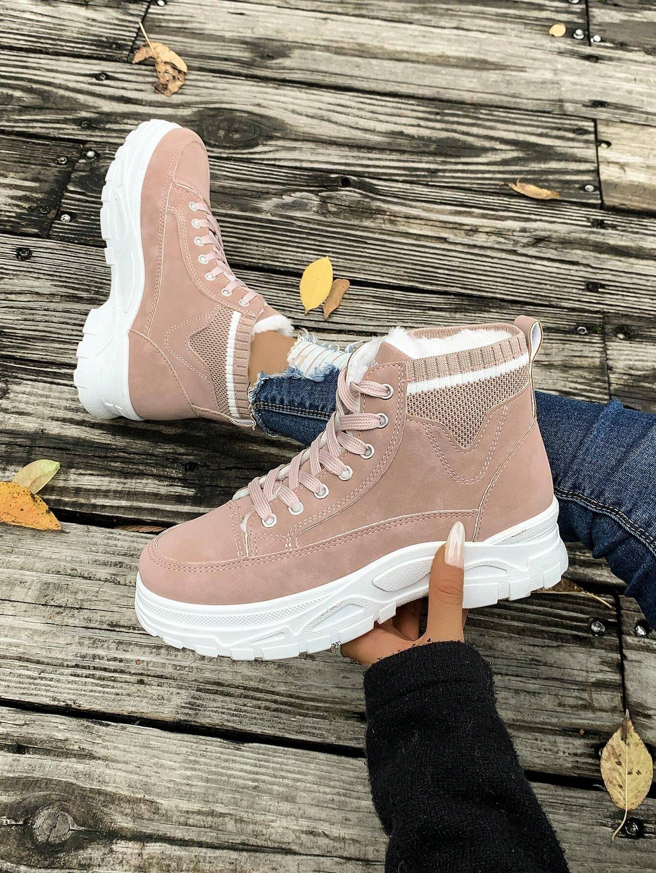 Modische-Winter-Sneaker-mit-weichem-Fellfutter-und-dicker-Sohle,-perfekt-für-einen-trendigen-und-warmen-Winterlook.