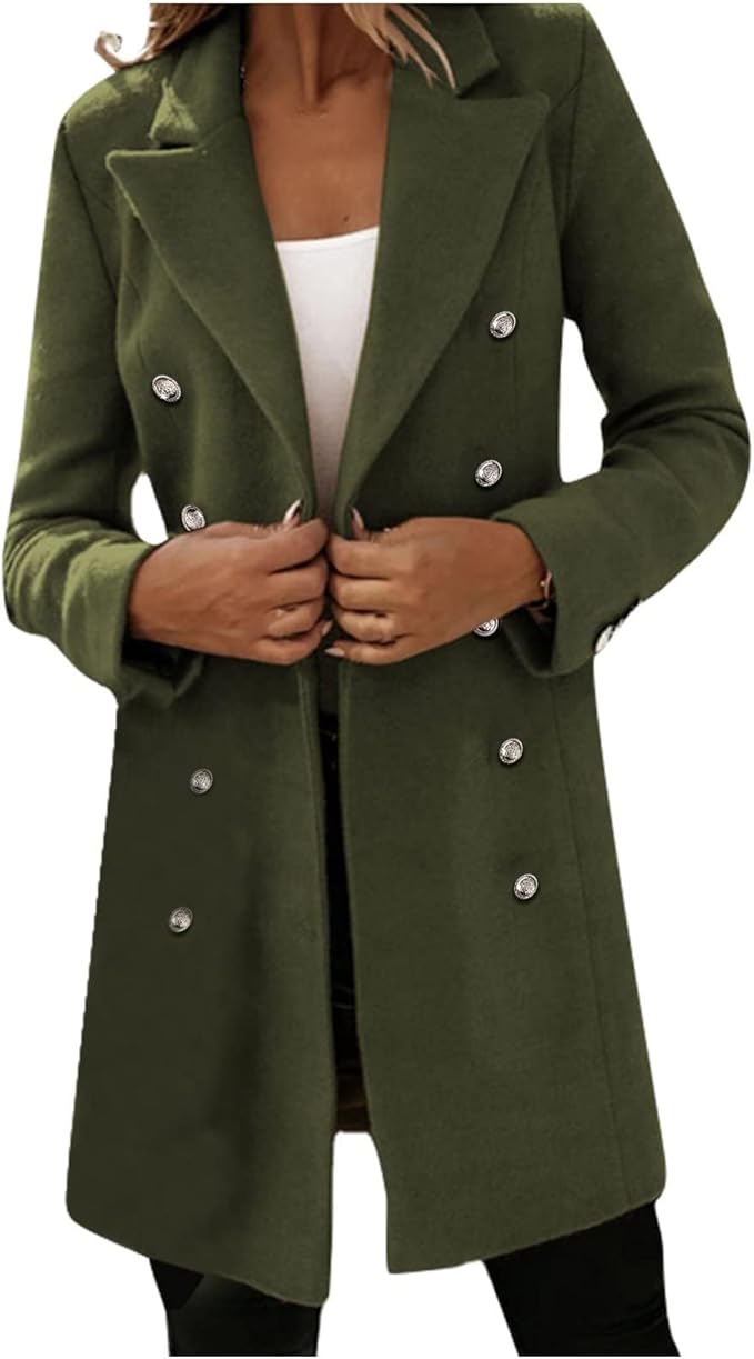 Ein-klassischer-Zweireiher-Mantel-mit-silbernen-Knöpfen-und-lässigem-Schnitt,-perfekt-für-elegante-Alltagslooks.