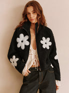 damen-fleecejacke-mit-blumenverzierungen