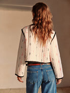 damen-gequiltete-jacke-mit-blumenmuster
