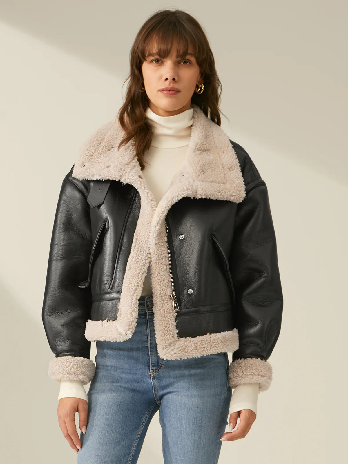 damen-shearling-jacke-mit-leder-klassischer-schnitt damen-shearling-jacke-vorderansicht-warme-fütterung