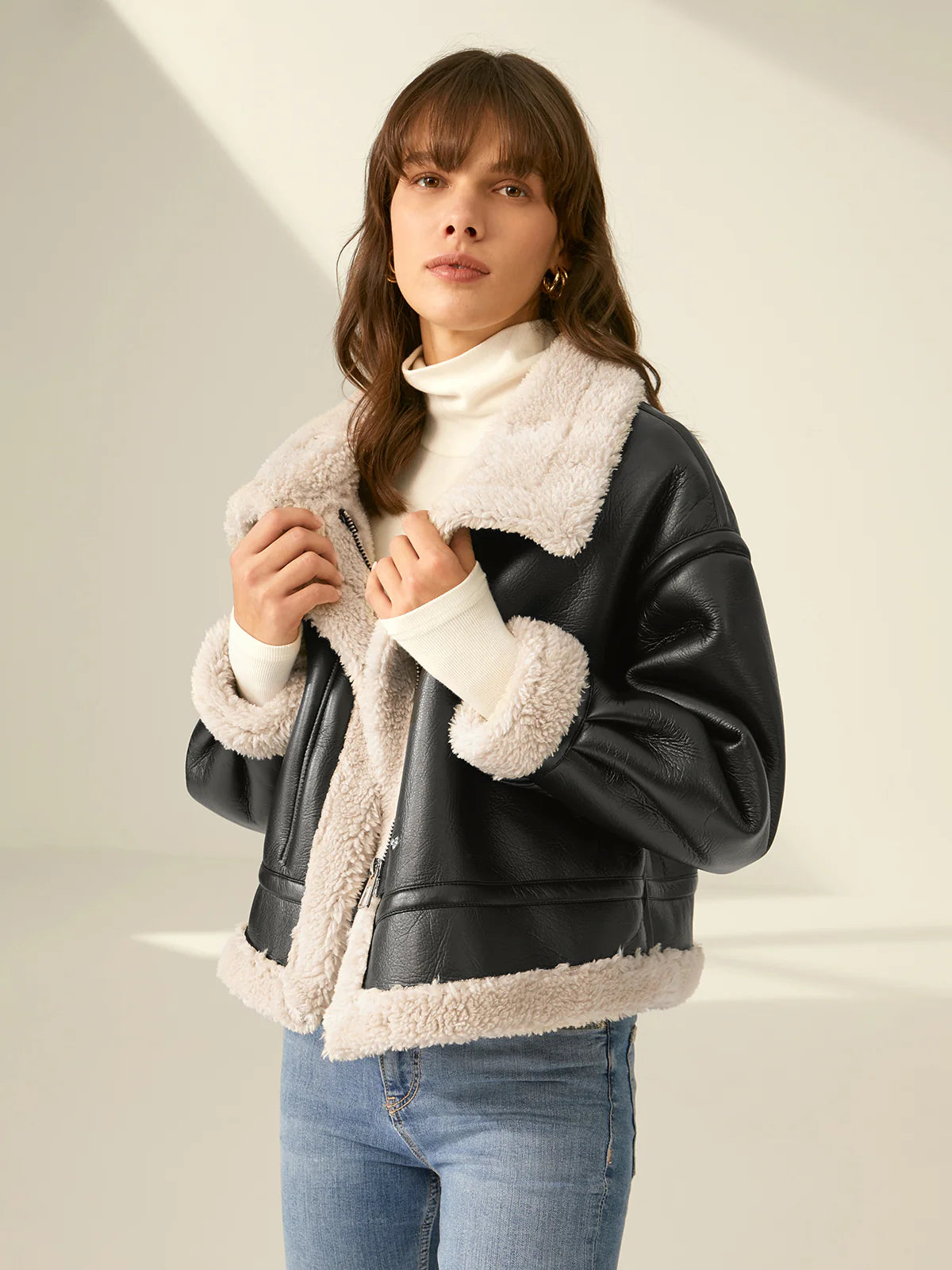 damen-shearling-jacke-mit-leder-klassischer-schnitt damen-shearling-jacke-vorderansicht-warme-fütterung