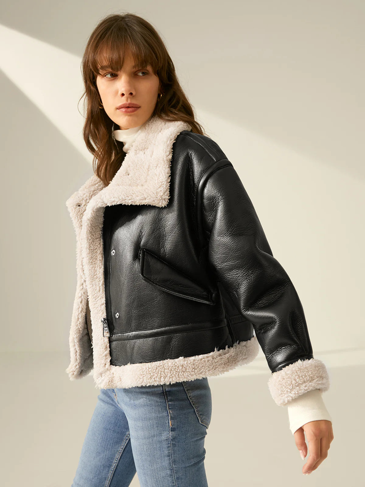 damen-shearling-jacke-mit-leder-klassischer-schnitt damen-shearling-jacke-vorderansicht-warme-fütterung