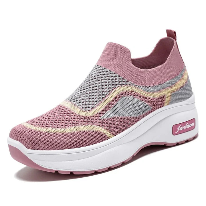 damen-slip-on-plateau-sneaker-frontansicht-atmungsaktives-strickmaterial