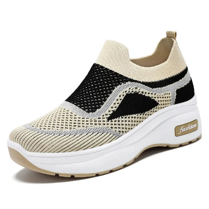 damen-slip-on-plateau-sneaker-frontansicht-atmungsaktives-strickmaterial