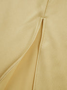 one-shoulder-slip-kleid-frontansicht-fließende-silhouette-hoher-beinschlitz