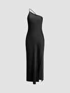one-shoulder-slip-kleid-frontansicht-fließende-silhouette-hoher-beinschlitz