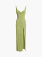 minimalistisches-schlitzkleid-mit-oberschenkelschlitz
