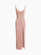 minimalistisches-schlitzkleid-mit-oberschenkelschlitz
