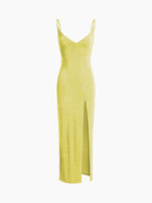 minimalistisches-schlitzkleid-mit-oberschenkelschlitz