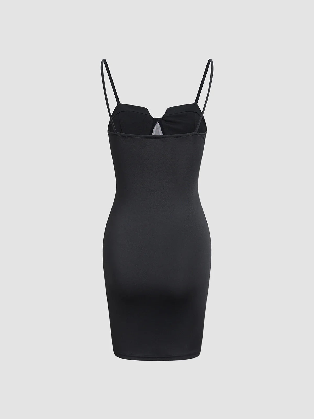 elegantes-spaghettiträger-kleid-figurbetonte-silhouette