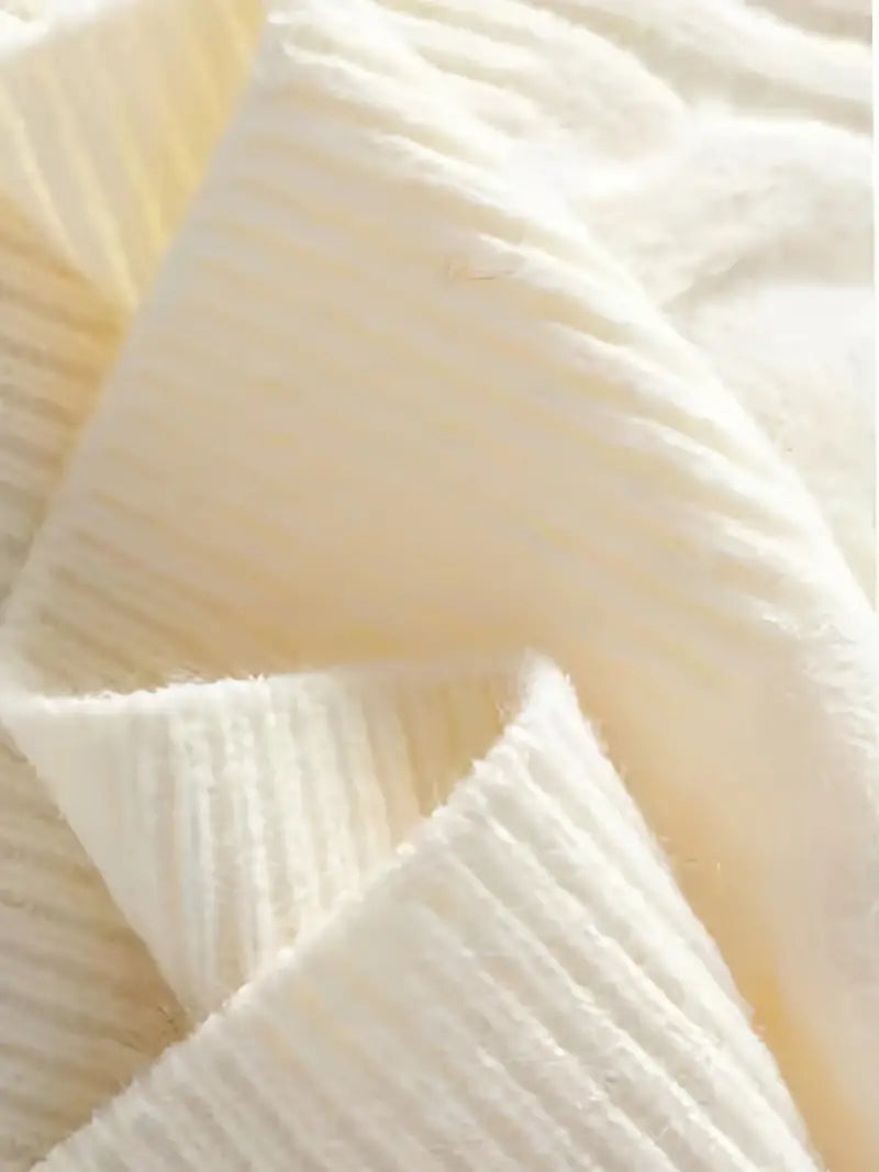 Ein-schwarzer-Pullover-mit-weißen-Rentier-und-Schneeflocken-Mustern,-perfekt-für-die-Winter-und-Weihnachtssaison