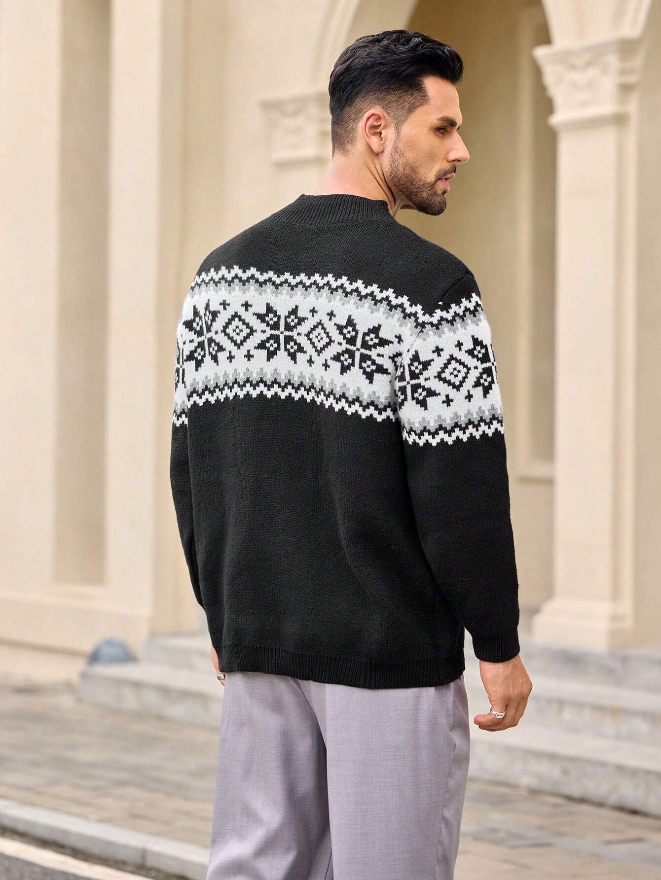 Ein-schwarzer-Pullover-mit-einem-weißen-Schneeflocken-und-Rauten-Muster,-perfekt-für-einen-schlichten-und-warmen-Winterlook