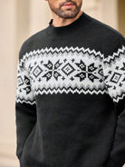 Ein-schwarzer-Pullover-mit-einem-weißen-Schneeflocken-und-Rauten-Muster,-perfekt-für-einen-schlichten-und-warmen-Winterlook