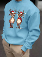 Ein-Pullover-mit-zwei-lustigen-Rentieren-in-Weihnachtsmützen-und-Schal.