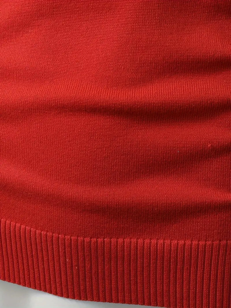 Ein-roter-und-blauer-Pullover-mit-weißen-Rentier-und-Tannenbaum-Mustern,-perfekt-für-festliche-Weihnachtsfeiern