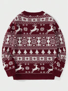 Ein-grüner-Strickpullover-mit-weißen-Rentier,-Schneeflocken-und-Weihnachtsbaum-Mustern,-perfekt-für-die-festliche-Saison