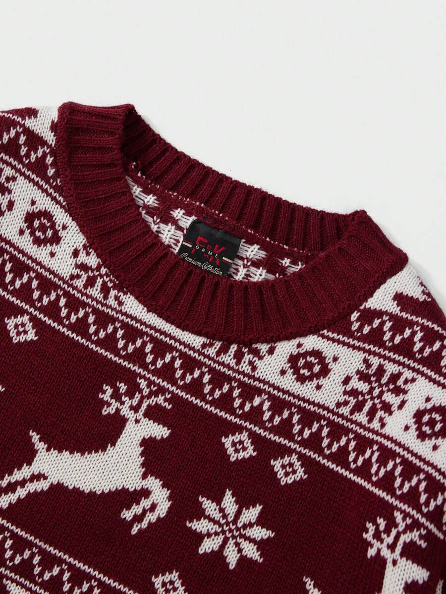 Ein-grüner-Strickpullover-mit-weißen-Rentier,-Schneeflocken-und-Weihnachtsbaum-Mustern,-perfekt-für-die-festliche-Saison