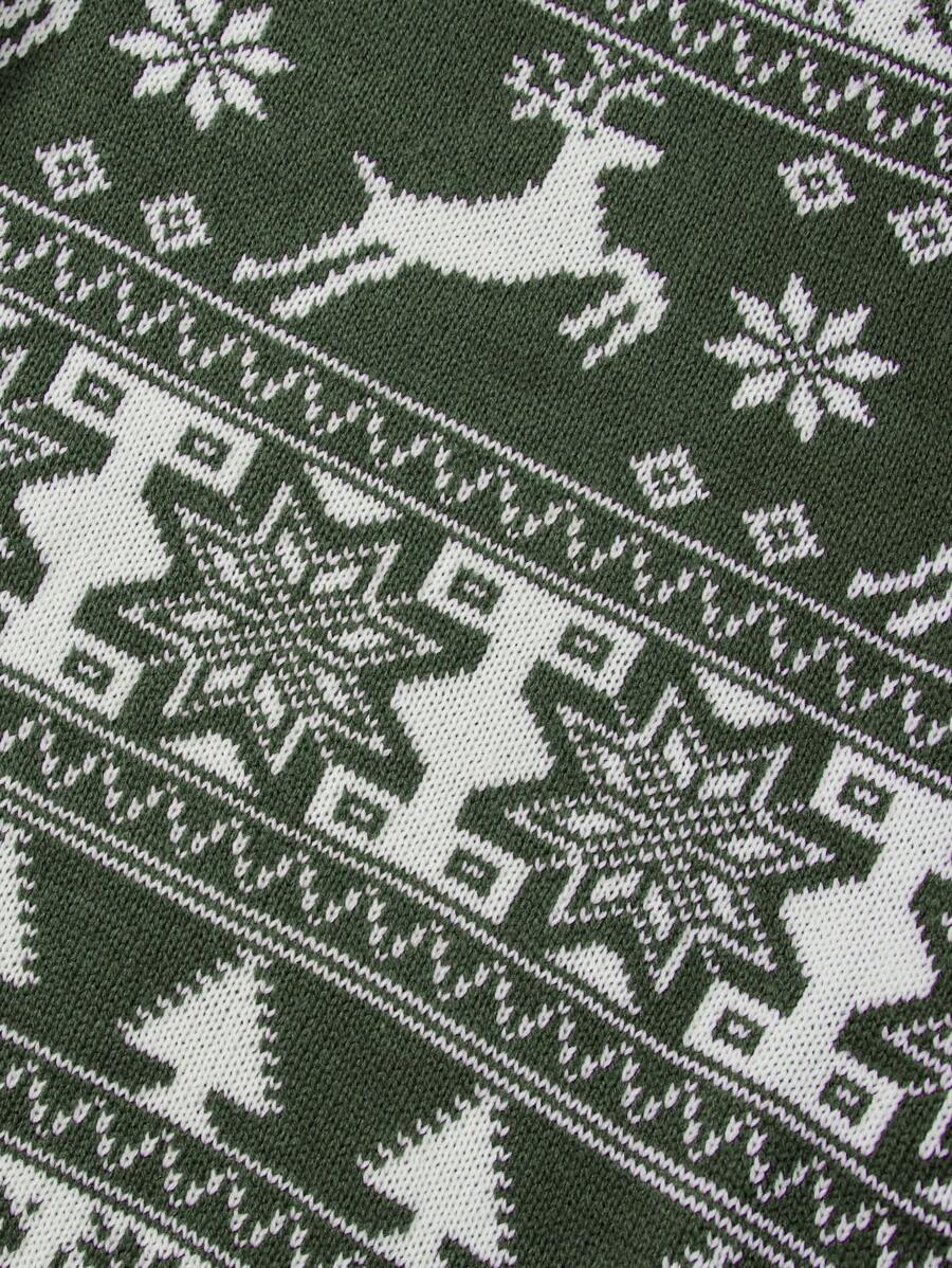 Ein-grüner-Strickpullover-mit-weißen-Rentier,-Schneeflocken-und-Weihnachtsbaum-Mustern,-perfekt-für-die-festliche-Saison
