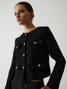 kurzer-damenblazer-ansicht-vorne-schickes-design