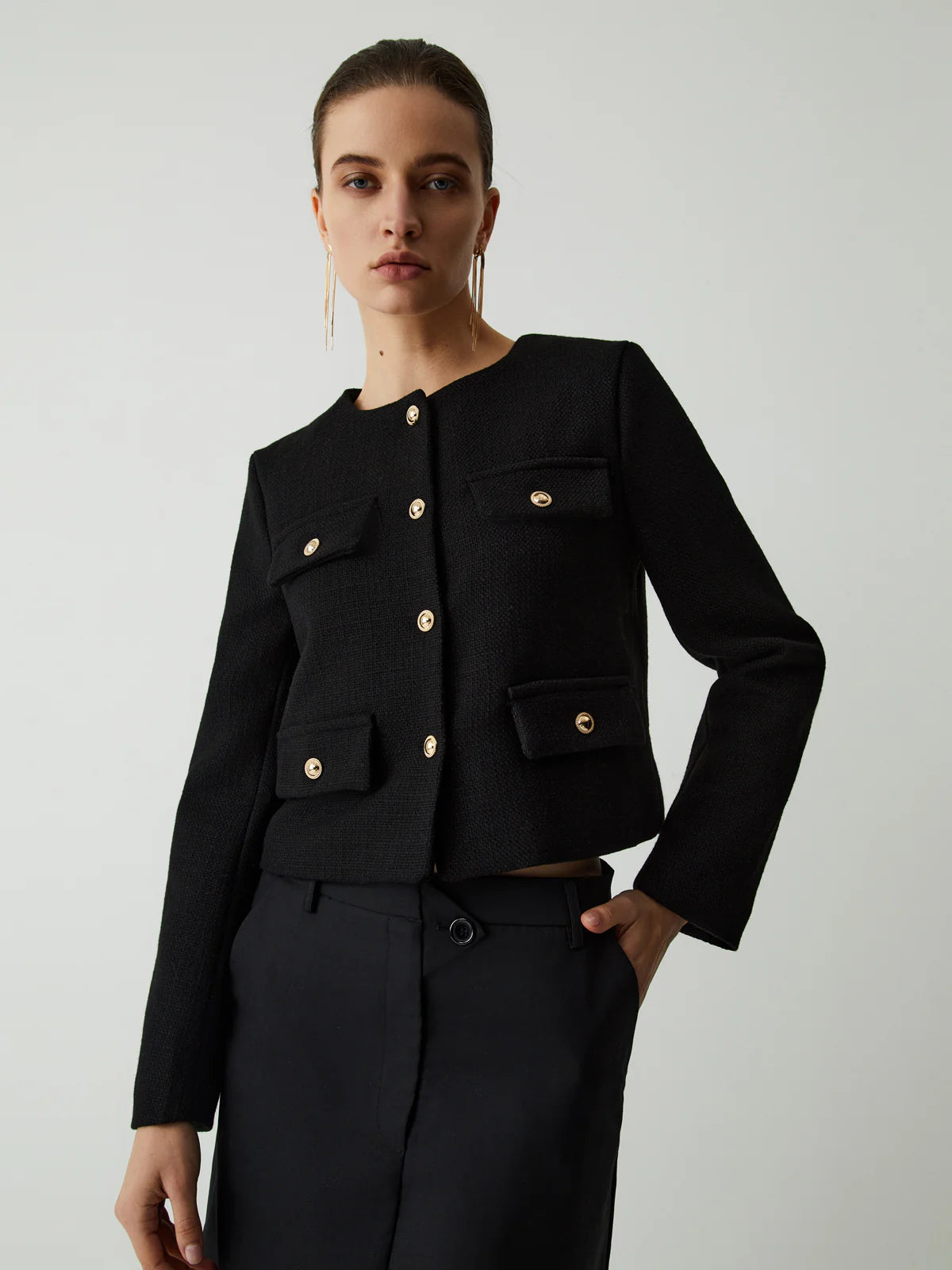 kurzer-damenblazer-ansicht-vorne-schickes-design