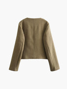 kurzer-damenblazer-ansicht-vorne-schickes-design