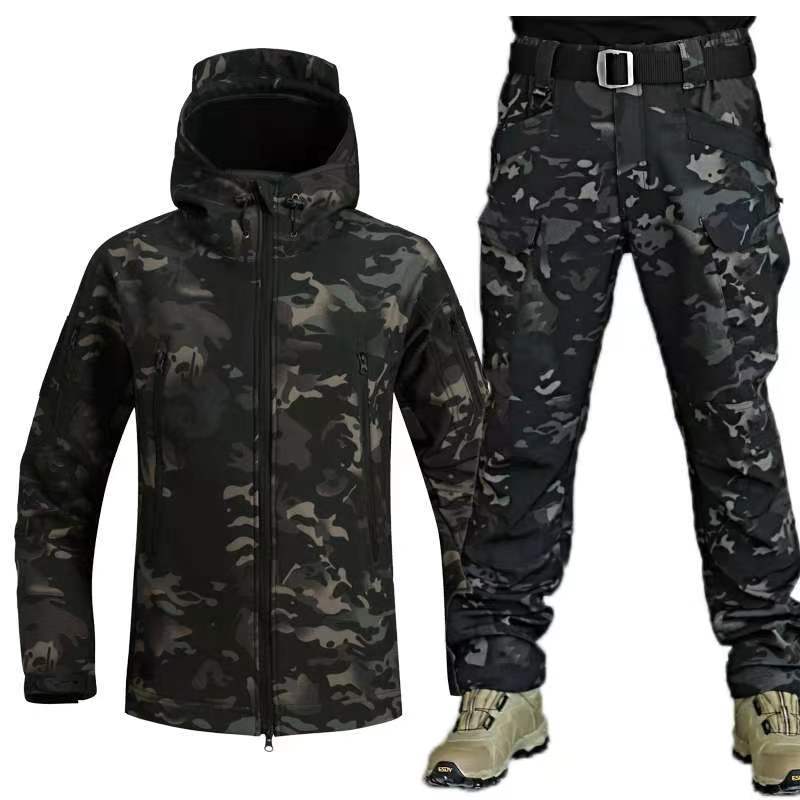 herren-taktisches-outdoor-jacken-und-hosen-set-tarnung-vorderansicht
