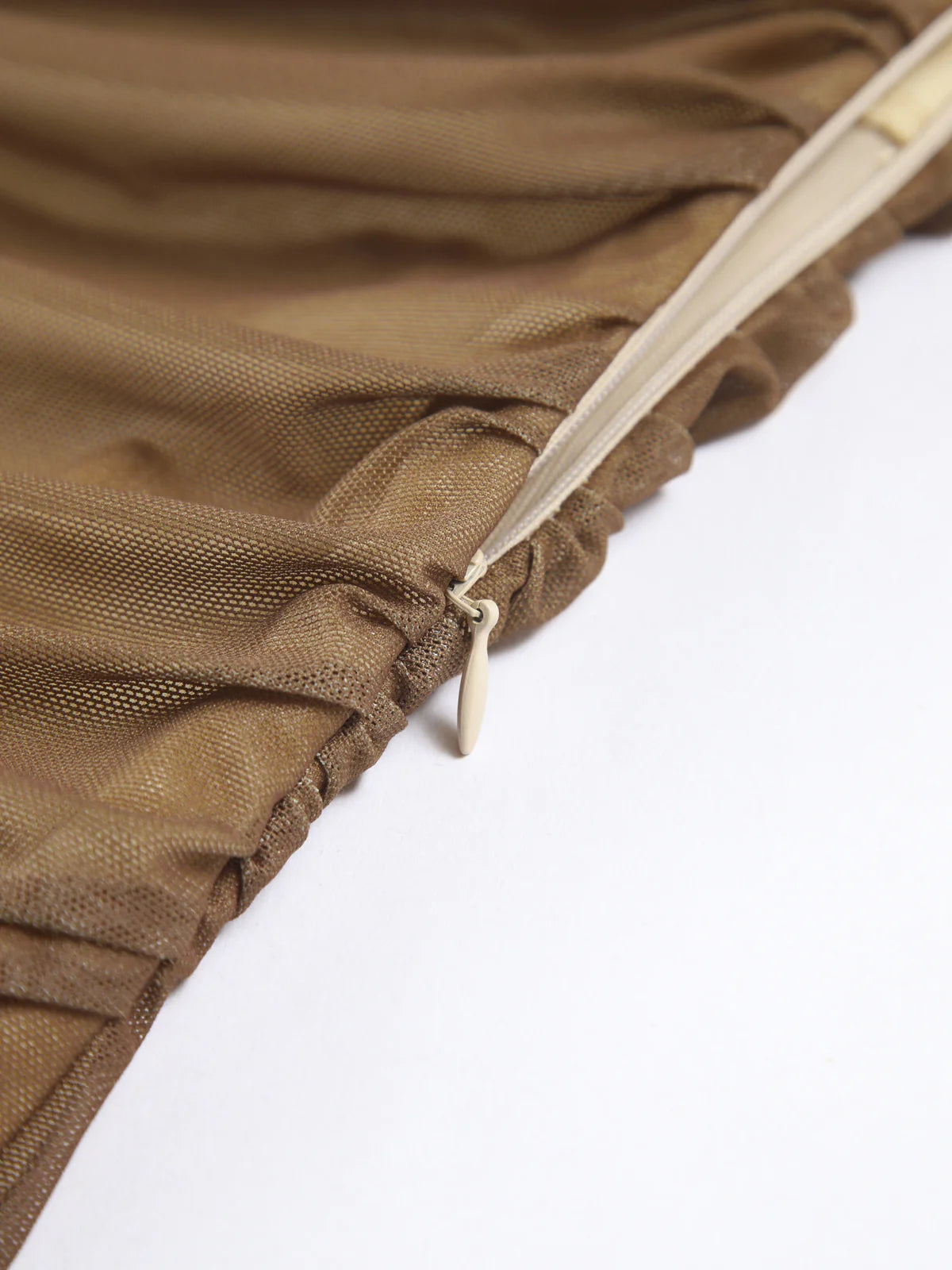 modernes-chices-plissiertes-midikleid-für-abendveranstaltungen