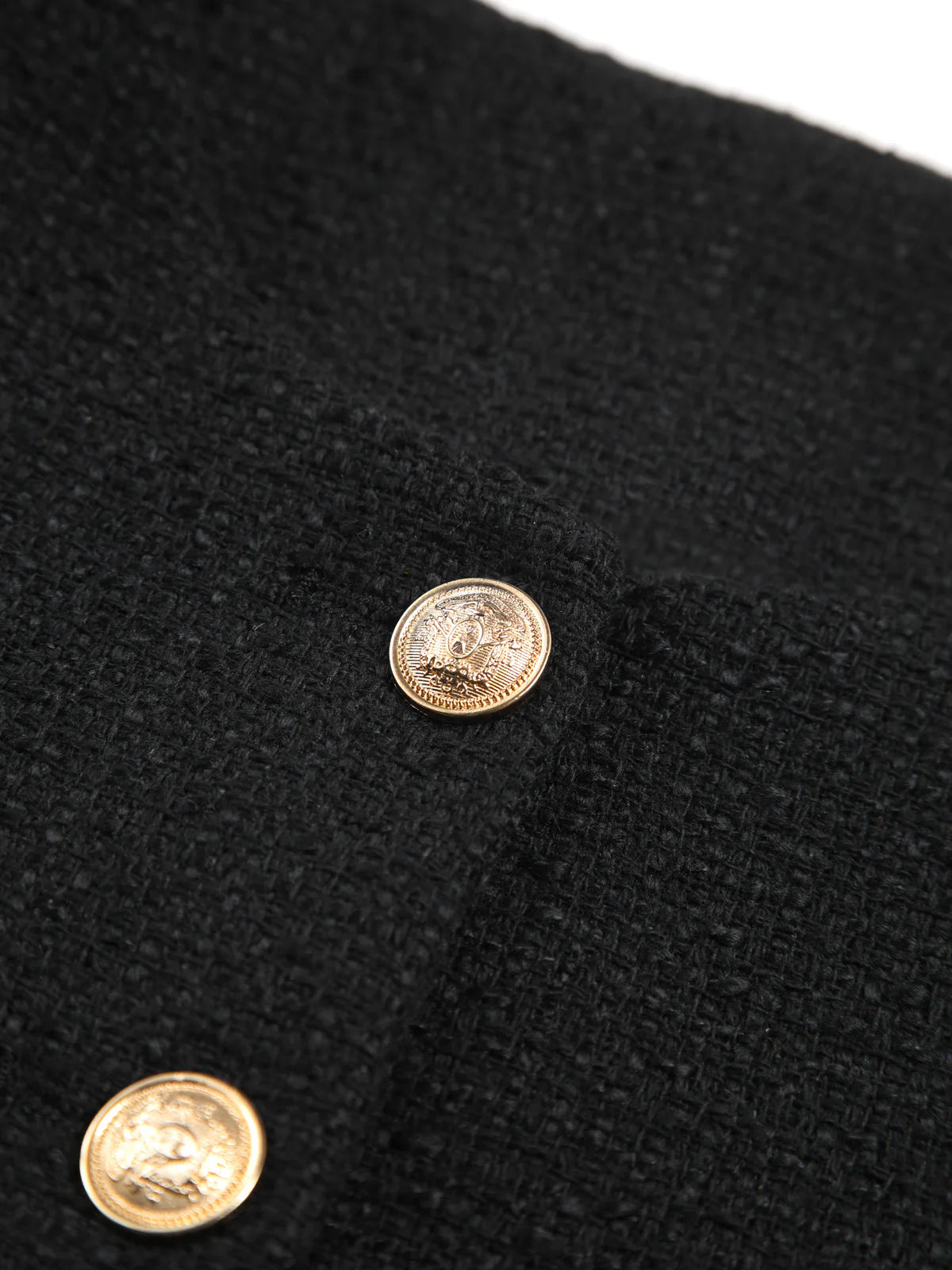 strukturiertes-bouclé-jacket-vorderansicht-elegante-knopfleiste