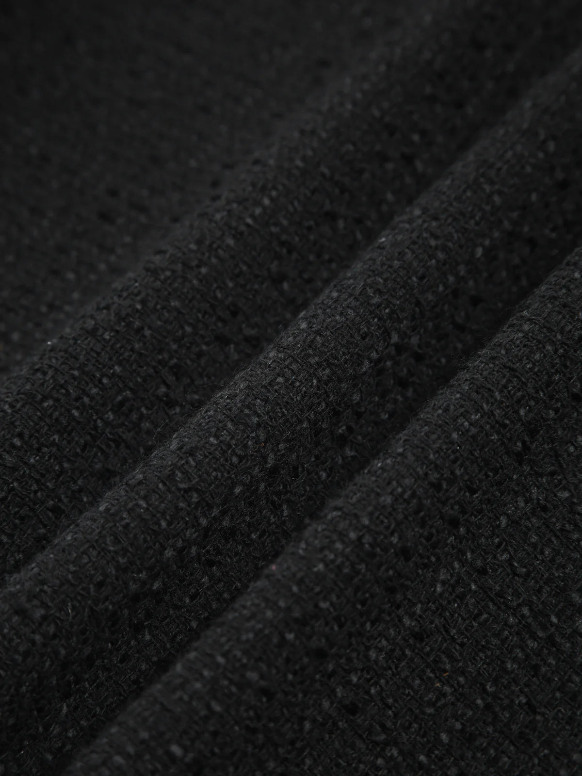 strukturiertes-bouclé-jacket-vorderansicht-elegante-knopfleiste