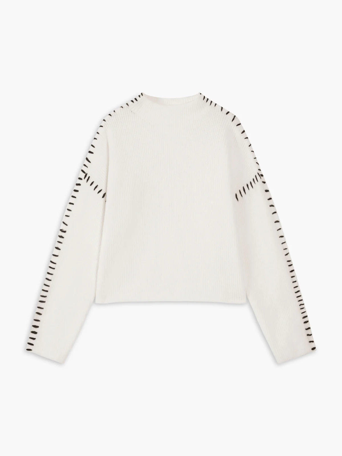 oversize-strickpullover-seitenansicht-weite-ärmel-auffällige-nähte