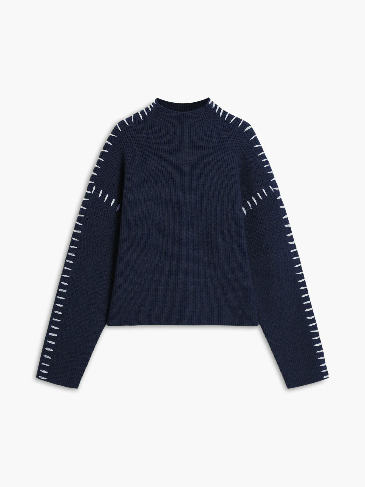 oversize-strickpullover-seitenansicht-weite-ärmel-auffällige-nähte
