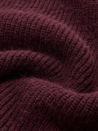 oversize-strickpullover-seitenansicht-weite-ärmel-auffällige-nähte