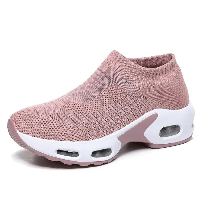 strick-slip-on-sneaker-frontansicht-atmungsaktives-strickmaterial-bequeme-passform