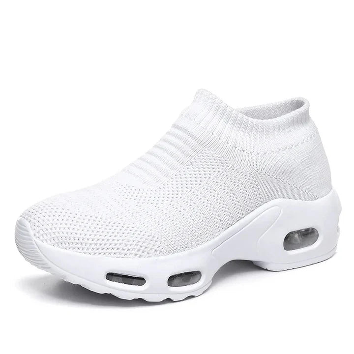strick-slip-on-sneaker-frontansicht-atmungsaktives-strickmaterial-bequeme-passform