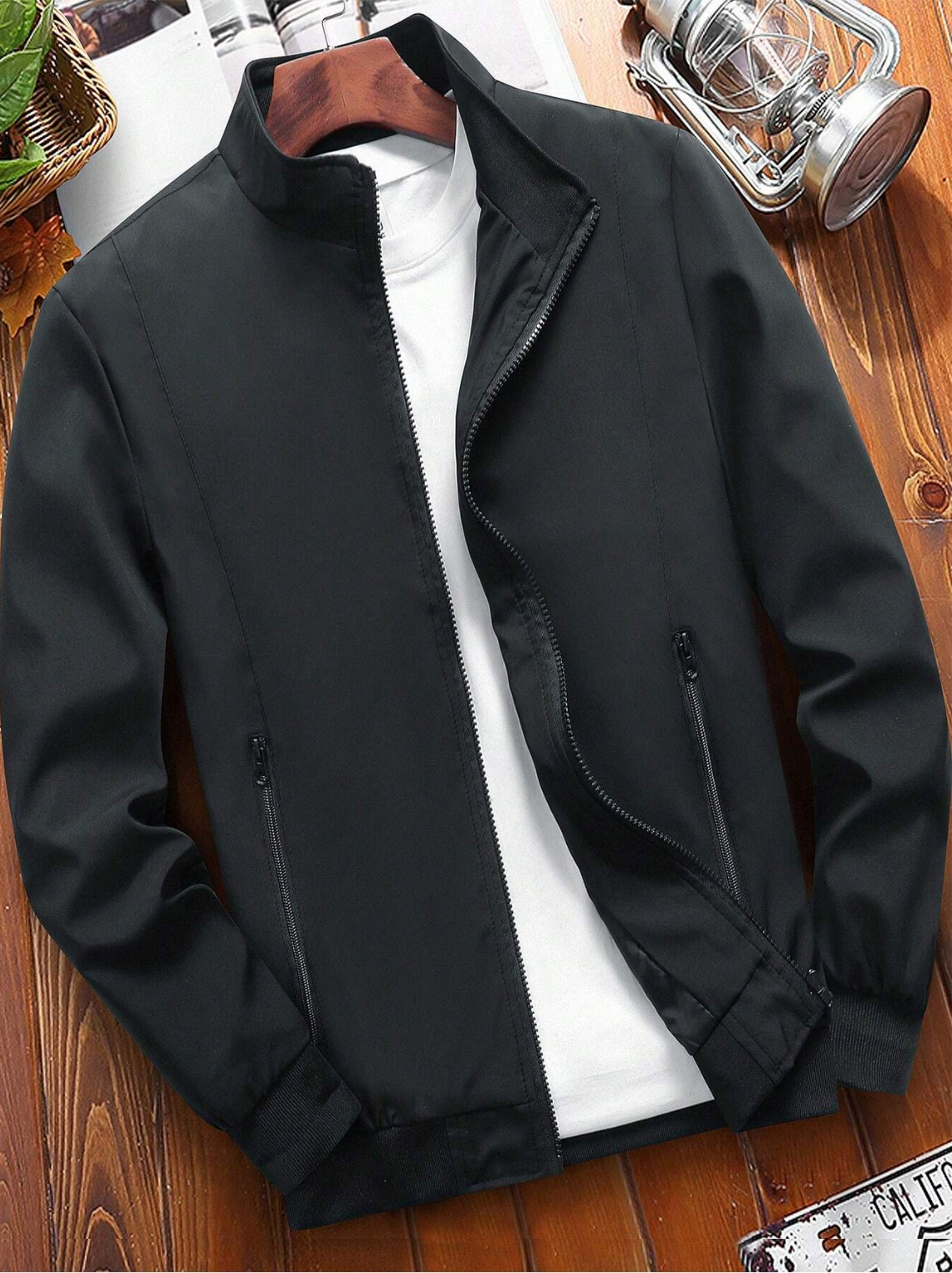 mens-zip-pocket-jacket-closeup-of-zipper