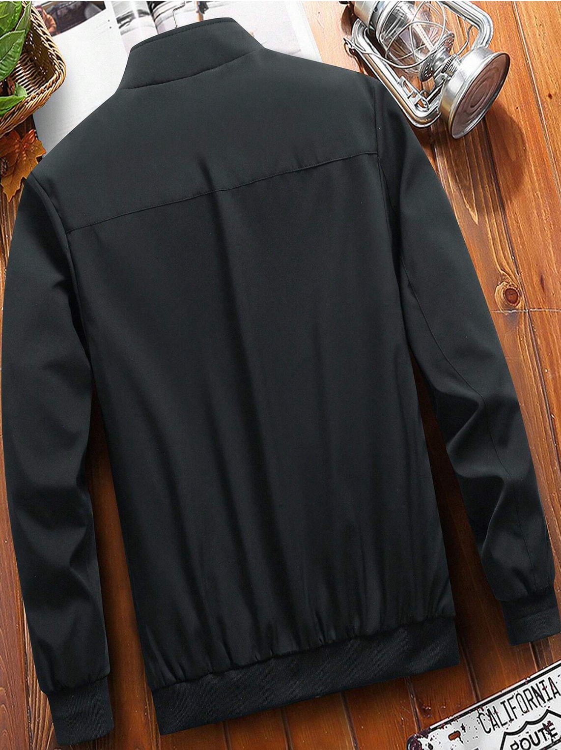 mens-zip-pocket-jacket-closeup-of-zipper